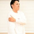 肩こりには筋肉をヨコに揺らす「腕ふるふる」をたった10秒 疲れない体づくりをトレーナーが伝授