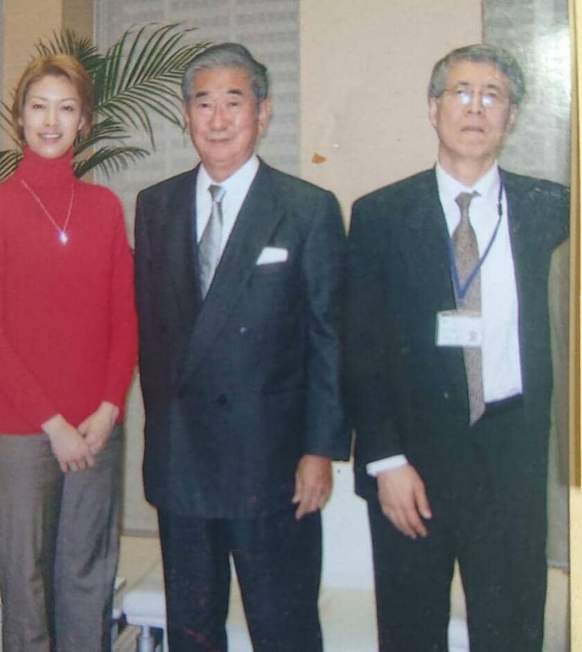 儀典長時代の多賀敏行さんと石原都知事（当時）。知事の左隣は、多賀さんの娘さん。２００７年撮影