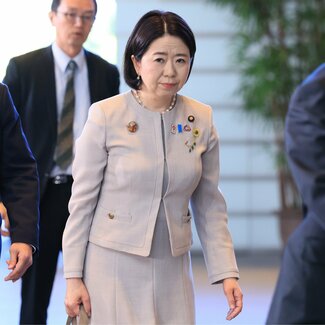 自見英子大臣が公選法違反に問われる可能性は 週刊新潮に書かれても刑事告発されても初入閣