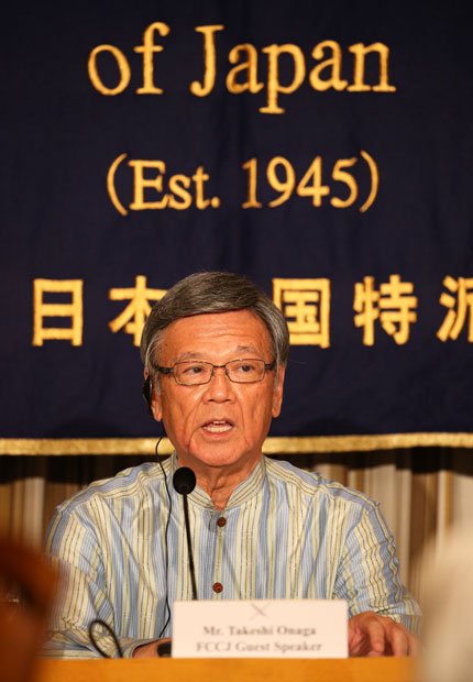 翁長沖縄県知事もスピーチした７０年の歴史ある同協会　（ｃ）朝日新聞社