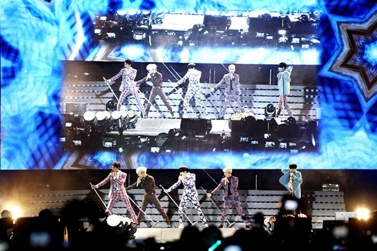 SHINee 韓国ライブで新曲「Everybody」を披露
