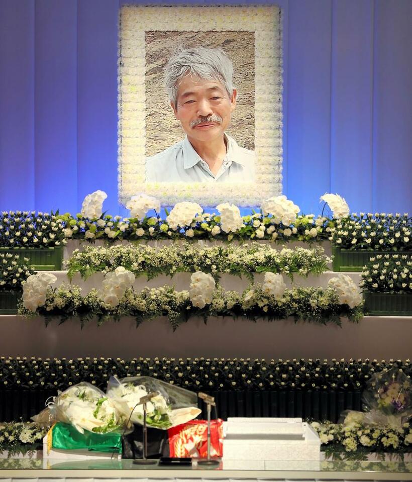 葬儀での中村哲さんの祭壇＝12月11日、福岡市 (c)朝日新聞社