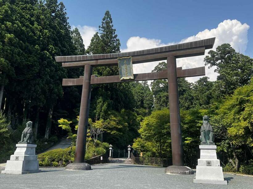 秋葉大権現と呼ばれていた「秋葉山本宮秋葉神社」参道入口