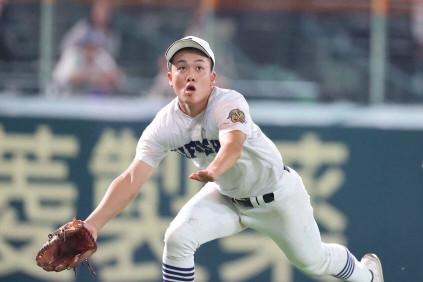 写真・図版（3枚目）| 左手指にハンディを抱える県岐阜商・横山温大　惜敗に涙はなし「お母さんのカレーライスが食べたい」【AERA甲子園2025】