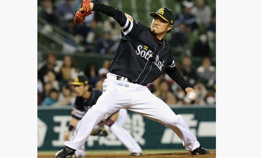 ソフトバンク時代の岡島秀樹氏(日刊スポーツ)