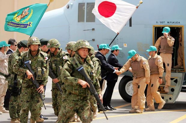 クウェートに到着した自衛隊員たち（０６年）　（ｃ）朝日新聞社　＠＠写禁