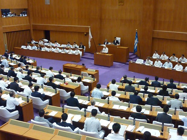 地方議会の議場。住民と議会の距離を縮めようと、地方議会も改革に動いている（写真はイメージ）（ｃ）朝日新聞社