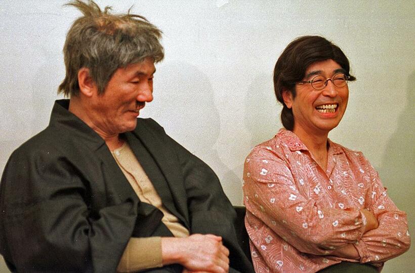 ビートたけし（左）と志村けんさん（ｃ）朝日新聞社