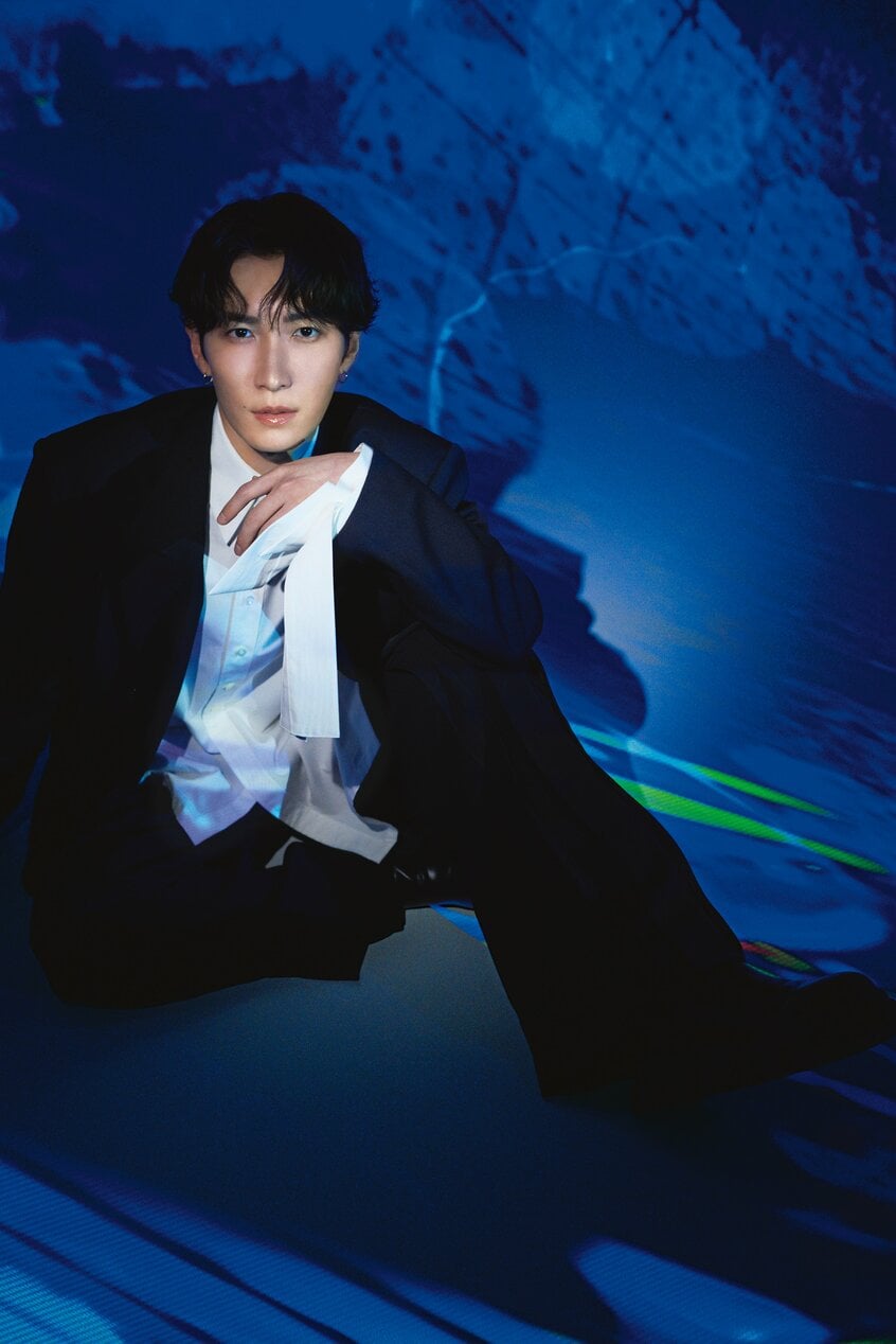 ［撮影：蜷川実花／hair　＆　make　up　TAKAI（undercurrent）／styling　櫻井賢之［casico］／costume　UJOH　ウジョー］