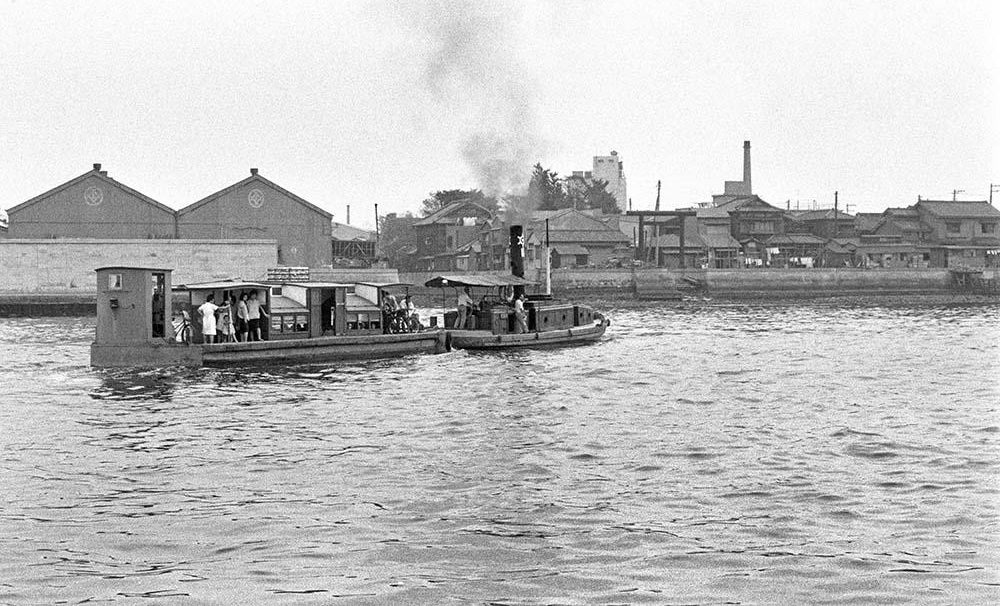 隅田川で最後まで残った57年前「佃島」の渡し船 知られざるその船内の光景とは？ | AERA dot. (アエラドット)