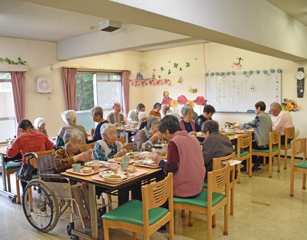 千葉県の軽費老人ホーム。収入により異なるが、利用料は月約６万５千円（食事代込み）から。常に人の目があり、孤独死の心配などはない（撮影／編集部・澤田晃宏）