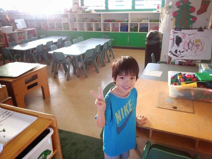 足が不自由な息子の日本の幼稚園の受け入れ先が見つからず、ハワイのプリスクールへ通った当時の写真(写真/江利川ちひろさん提供)