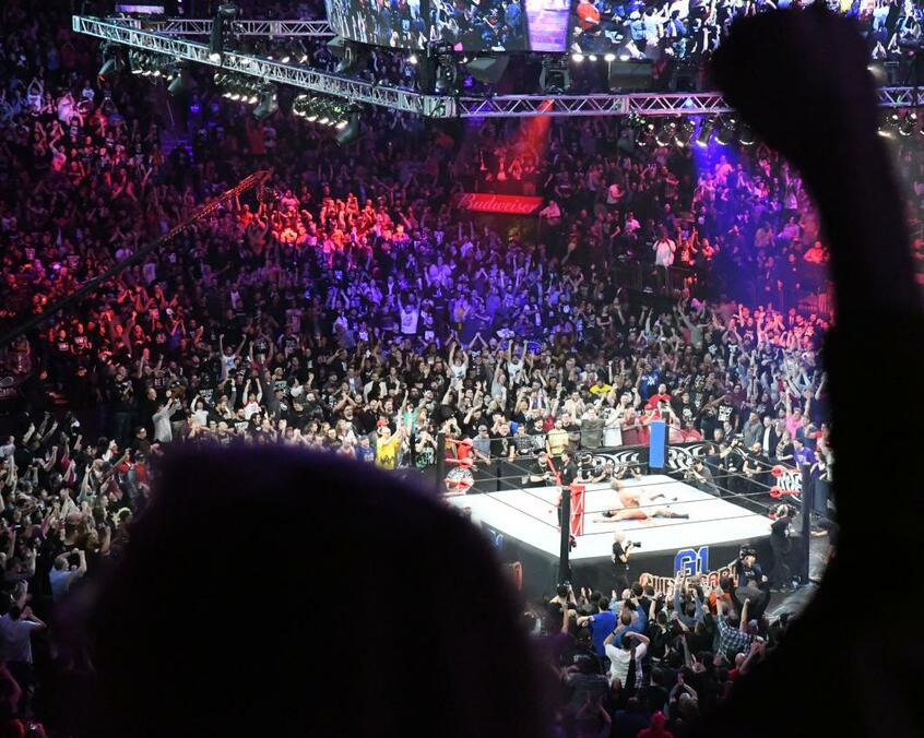 米・ニューヨークのマディソン・スクエア・ガーデンでの「G1 SUPERCARD」。メインイベントのIWGPヘビー級選手権試合、ジェイ・ホワイト対オカダ・カズチカ。30分を超える攻防戦の末、挑戦者のオカダが勝利 (c)朝日新聞社
