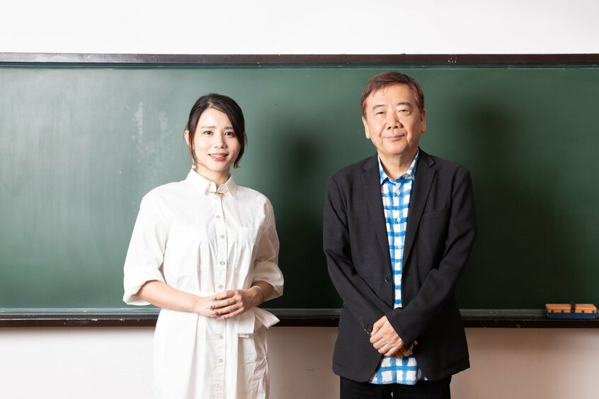 鈴木涼美さんと鴻上尚史さん(撮影/写真映像部・上田泰世)