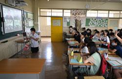 オンライン授業の裏には、その準備に費やされる教員の膨大な努力と時間がある　（ｃ）朝日新聞社