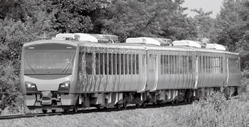 JR五能線の観光列車であるリゾートしらかみ。ディーゼルエンジンと蓄電池を組みあわせて走るハイブリッドシステムを搭載（写真提供／坪内政美）