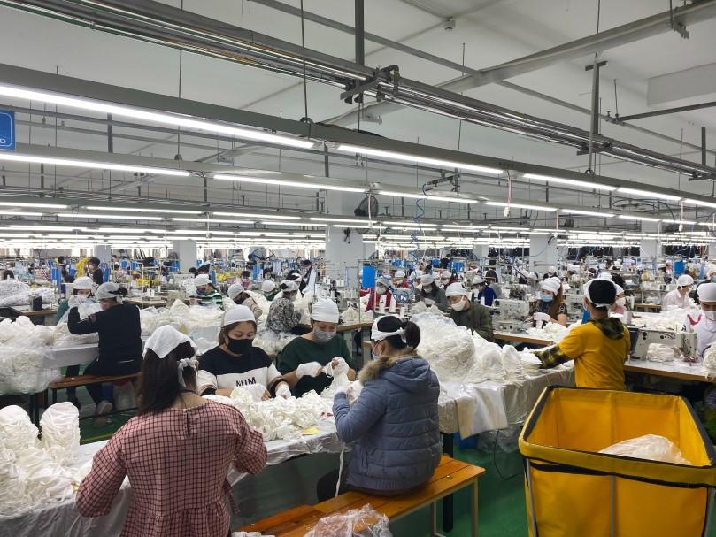 ベトナムにある「アベノマスク」生産工場内部の様子（樋山社長提供）