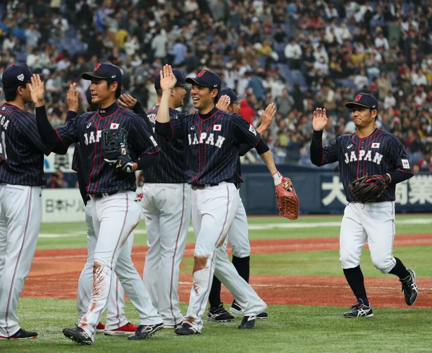 侍ジャパンのナイン (c)朝日新聞社