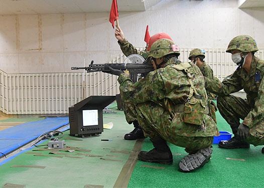 自衛官候補生の射撃訓練の様子（陸上自衛隊第35普通科連隊のホームページより）