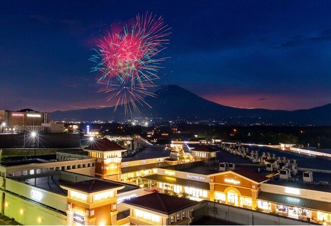 写真・図版(1枚目)| 御殿場アウトレットの夏祭り「Gotemba Night!! 2025」打ち上げ花火や屋台フード、クラフトビールが集結するグルメフェス 7月19日(土)~8月23日(土)の毎週土曜日に開催