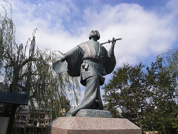 京都・三条の出雲阿国像