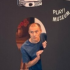 ヨシタケシンスケ「子どもたちの近くには、親や先生と違う適切な距離の“ちょっと変な”大人が必要」　新作絵本に込めた“思い”とは