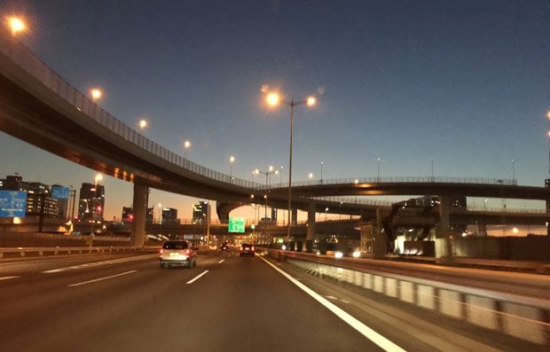 ベンツに乗ると、周囲が優しくなる？（※イメージ）