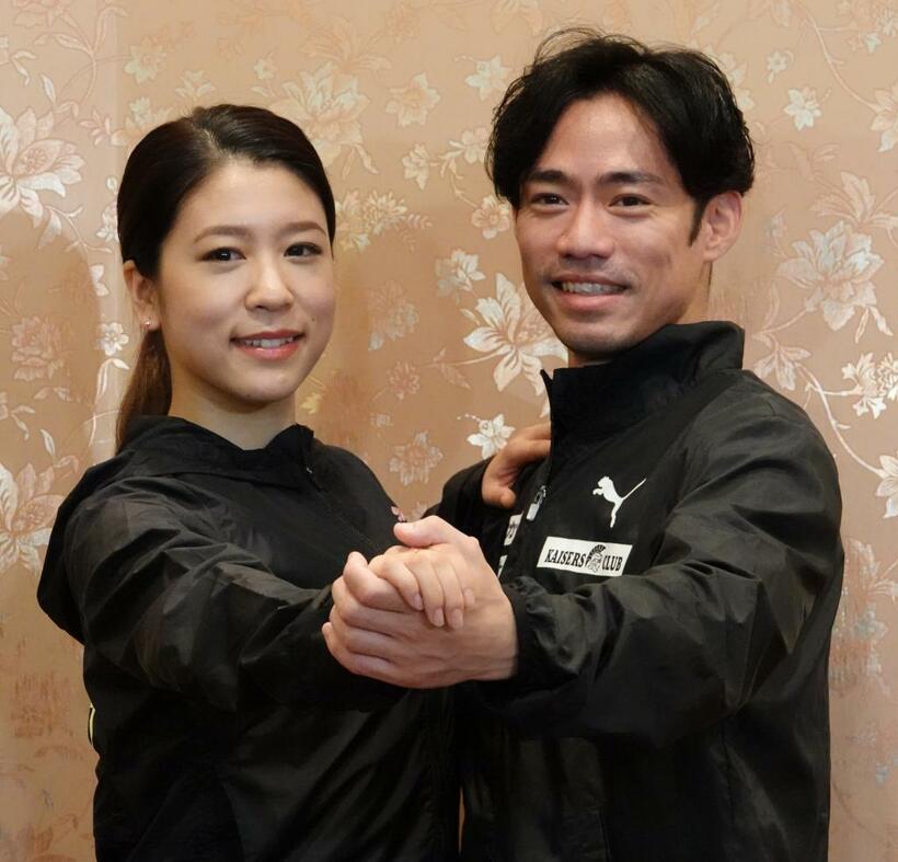 アイスダンス転向を公表した高橋大輔とパートナーの村元哉中。二人の成長は、北京五輪の団体戦でのメダルをも左右する　（ｃ）朝日新聞社