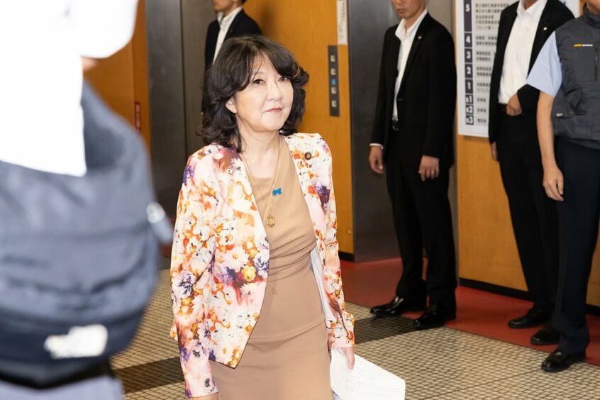 総会を終え、会場を後にする片山さつき参院議員