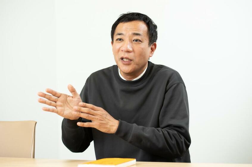 「この世でいちばん好きな人は細野晴臣さん」と語る塙さん(撮影/写真映像部・戸嶋日菜乃)