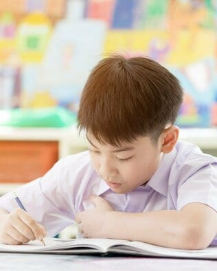 夏休みの学童、親が直面する「宿題の壁」とは　「何十人もいるこどもの宿題の進捗状況を職員が把握できるわけではない」
