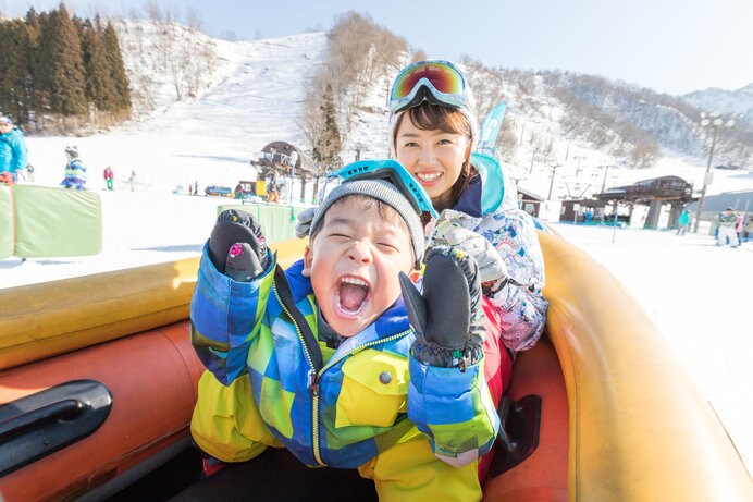 未就学児は保護者同伴で無料の湯沢中里スノーリゾート。「スキー子供の日」は小学生まで無料に！