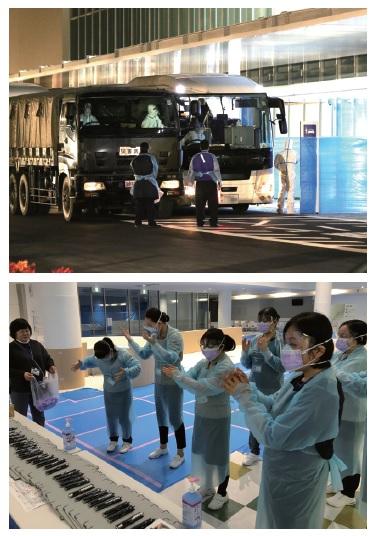 藤田医科大岡崎医療センターに到着した、クルーズ船ダイヤモンド・プリンセス号の乗客乗員を乗せたバス（上）、受け入れの準備をする看護師（藤田医科大提供）