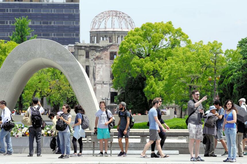 広島平和記念資料館や東大寺など、観光名所のほか、奈良公園など外国人目線の観光地も人気だ　（ｃ）朝日新聞社