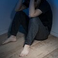 アトピー性皮膚炎の悪化「25歳の息子が仕事に就けなくて」60代母の涙 見た目を気にして閉じこもりに