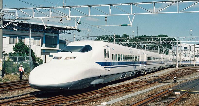 1997年10月、報道関係者に公開された700系の量産先行車C0編成（C）朝日新聞社