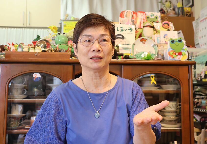 大阪市在住の藤岡美千代さん。「なぜ父は46歳で死ななければならなかったのか。幸せに生きる権利を奪った国の責任を問いたい」と語る(photo 大久保真紀)