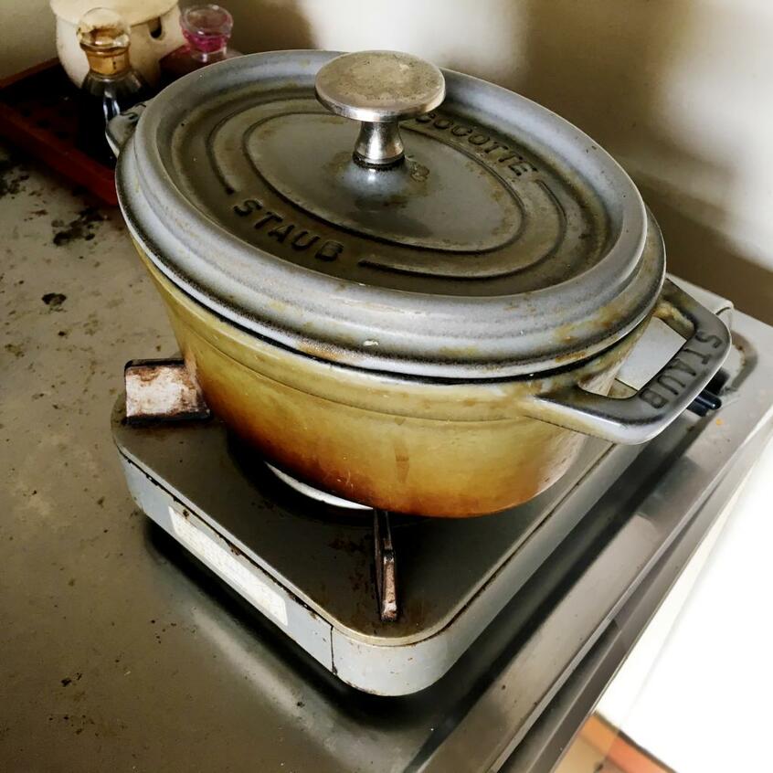 カセットコンロと鍋一つあれば案外なんでも作れますぞ。やってみれば楽しいよ(写真:本人提供)