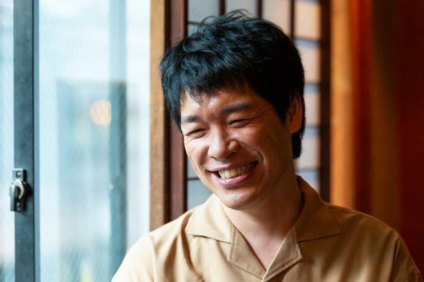 川島明/かわしま・あきら 1979年生まれ。京都府出身。お笑いコンビ・麒麟のボケ担当。漫才をはじめとしてさまざまなバラエティ番組でも活躍中。自身Instagramの活動をまとめた『#麒麟川島のタグ大喜利』が発売中。Instagram @kirinkawashima0203(撮影/写真部・小黒冴夏)