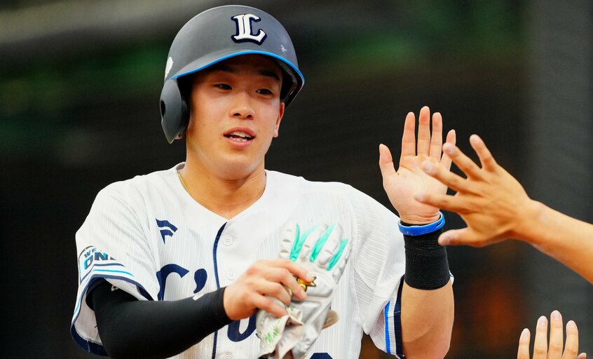 源田と遊撃の定位置を争う西武・滝澤夏央(日刊スポーツ)