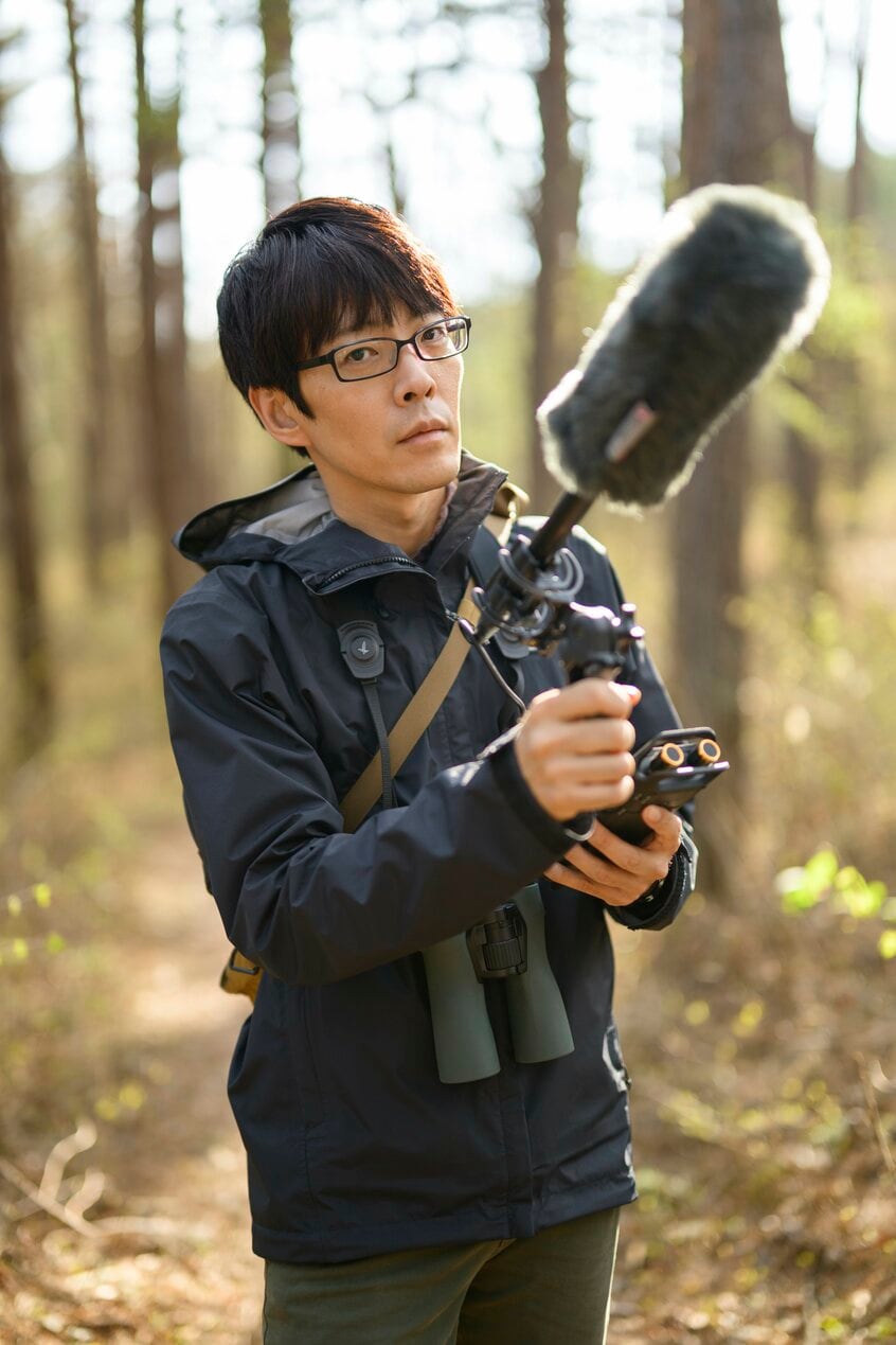 4月下旬、長年通っている長野・軽井沢の森でシジュウカラの巣作りを観察中(写真/関口達朗)