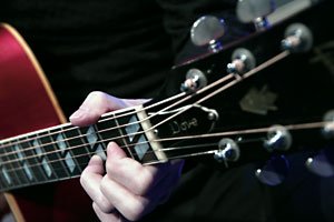 リハーサル中のメンバーを撮影。「ギタリストの手はきれいだ」というようにピントがピシッときた描写が美しいく
