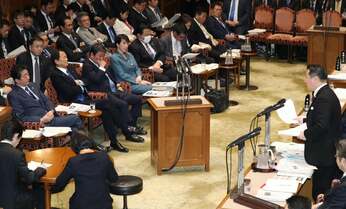 桜を見る会巡る論戦 「料理は無料ですか?」の問いに安倍首相またしどろもどろ