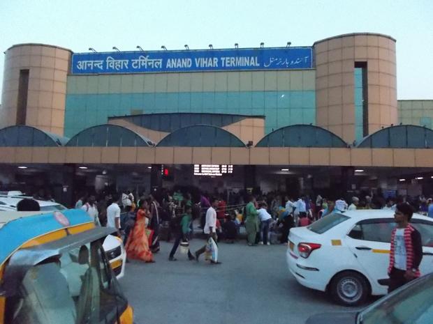 アナンダ・ビハール駅もかなり大きい。プラットホームは7本もあった