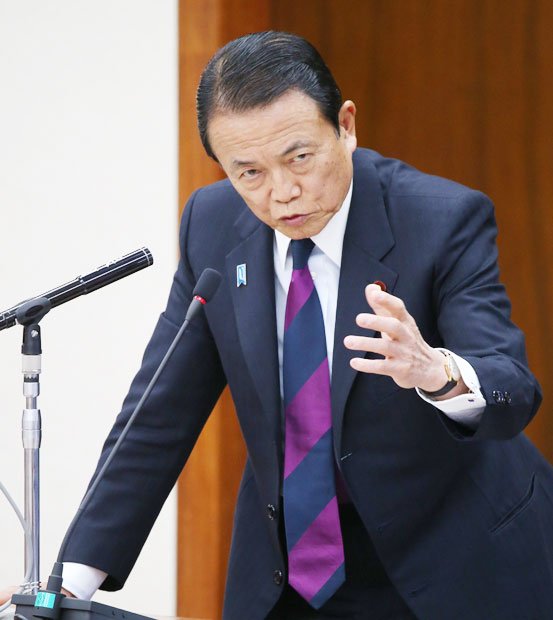 消費税１０％へのカギを握る麻生太郎財務相　（c）朝日新聞社　＠＠写禁