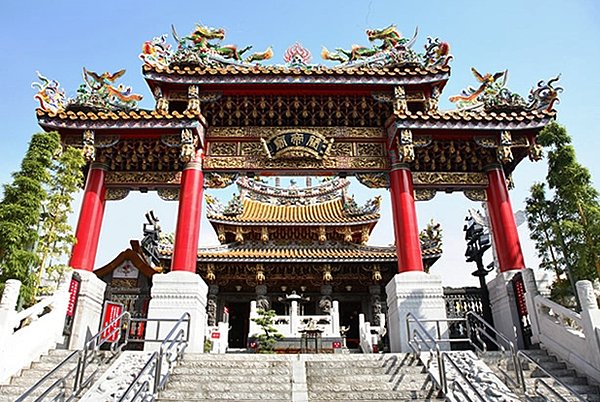 中国伝統建築工芸の粋を極めた、絢爛豪華な姿の横浜関帝廟