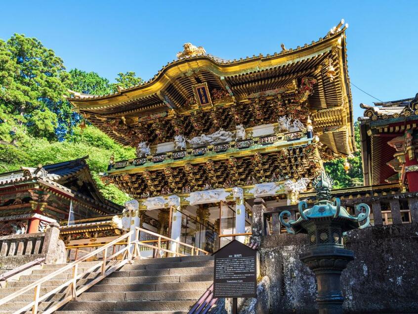 華やかな彫刻で彩られた日光東照宮の陽明門/栃木県日光市