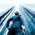 「霞が関の外に出たほうが、社会を変えやすい」 官民を行き来「リボルビングドア」人材の活躍