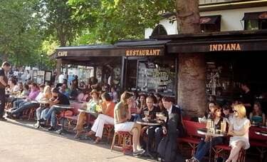 コロナ禍でパリのカフェ本が復刊　なぜ、いまカフェが求められるのか