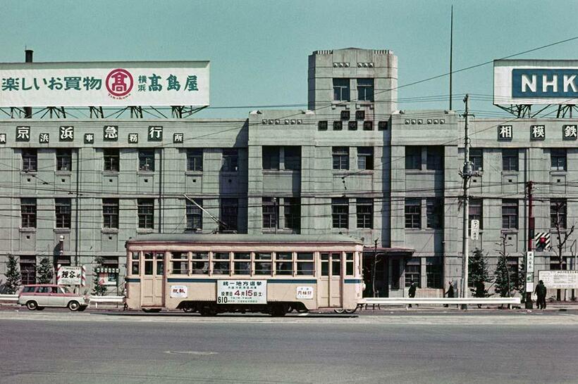 横浜市電600型は500型の戦災復旧車で、15両が在籍した。500型譲りのブリル79E2型低床式単台車を装備した軽快な外観で「ミナト・ヨコハマ」を走った。横浜駅前（撮影／諸河久：1967年4月5日）